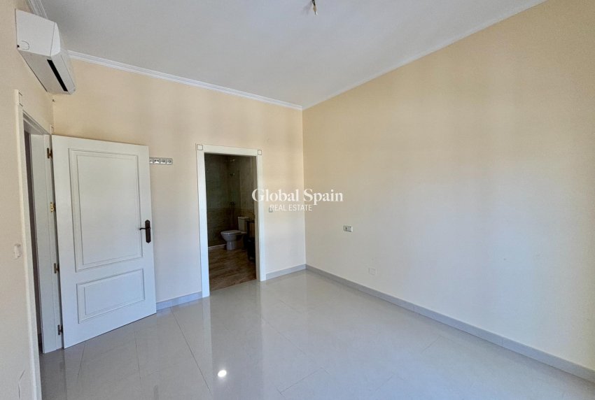 Odsprzedaż - WILLA  -
CABO ROIG - Costa Blanca