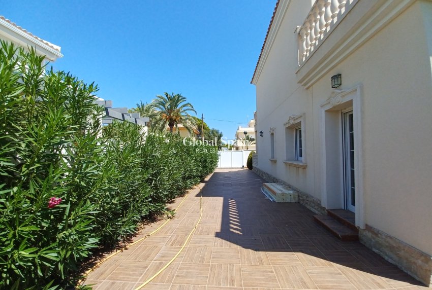 Odsprzedaż - WILLA  -
CABO ROIG - Costa Blanca