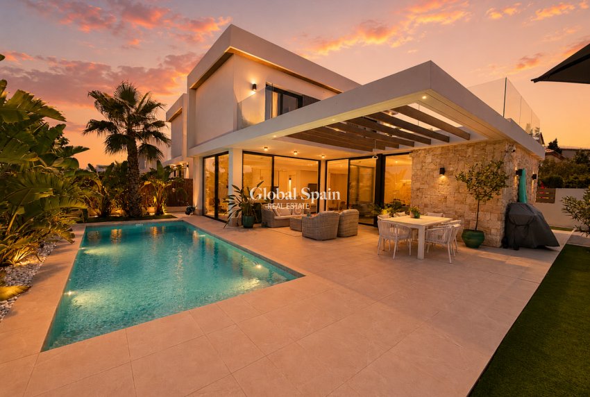 Odsprzedaż - WILLA  -
CABO ROIG - Costa Blanca