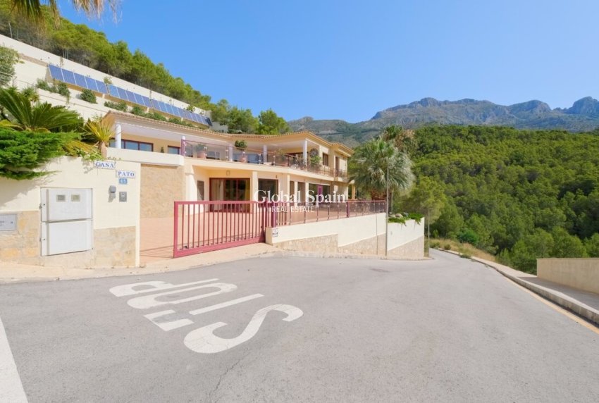 Odsprzedaż - WILLA  -
CALLOSA D'EN SARRIÀ - Costa Blanca