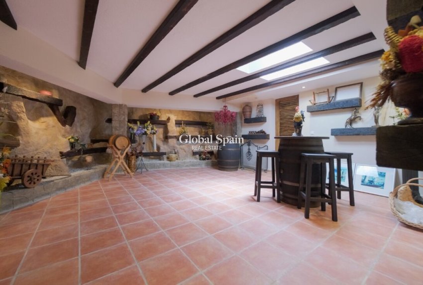 Odsprzedaż - WILLA  -
CALLOSA D'EN SARRIÀ - Costa Blanca