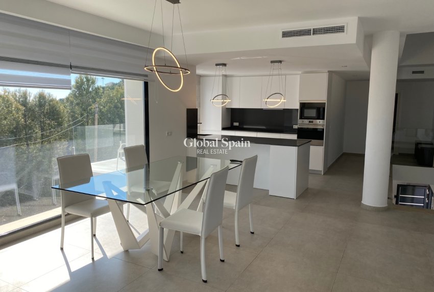 Odsprzedaż - WILLA  -
CALPE - Calpe urbanizaciones
