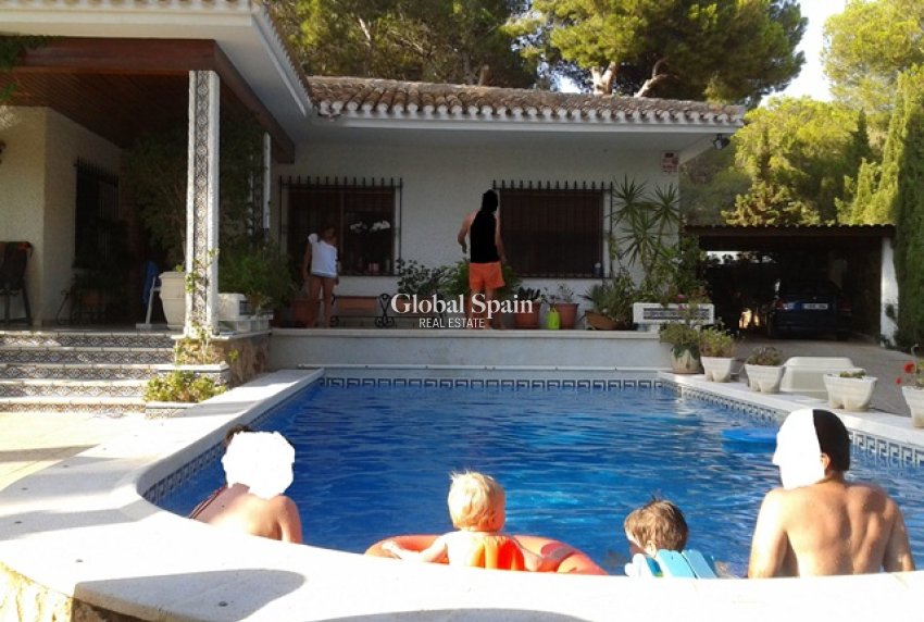 Odsprzedaż - WILLA  -
CAMPOAMOR - Costa Blanca