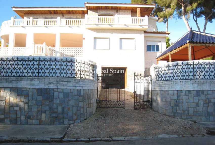 Odsprzedaż - WILLA  -
CAMPOAMOR - Costa Blanca