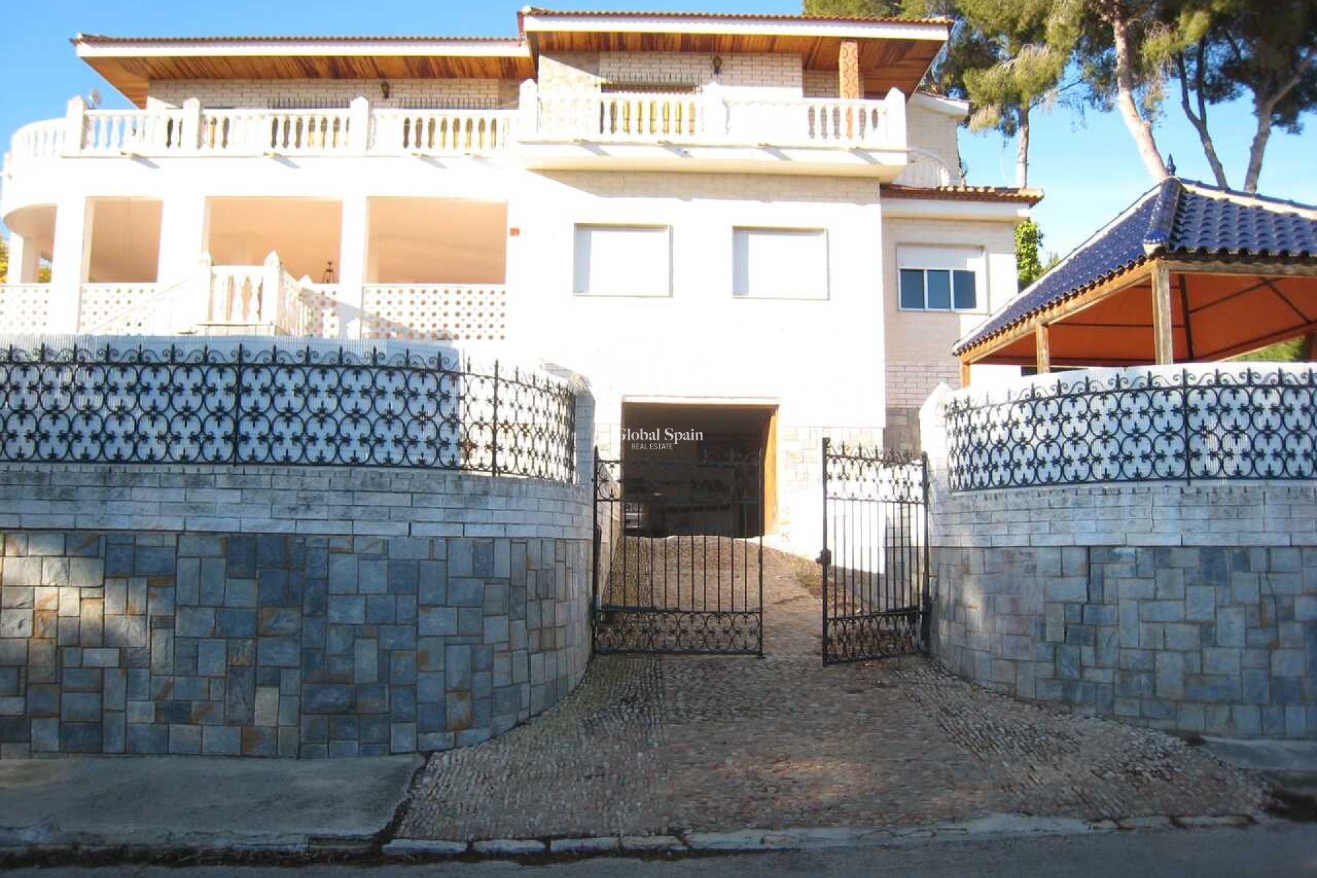 Odsprzedaż - WILLA  -
CAMPOAMOR - Costa Blanca