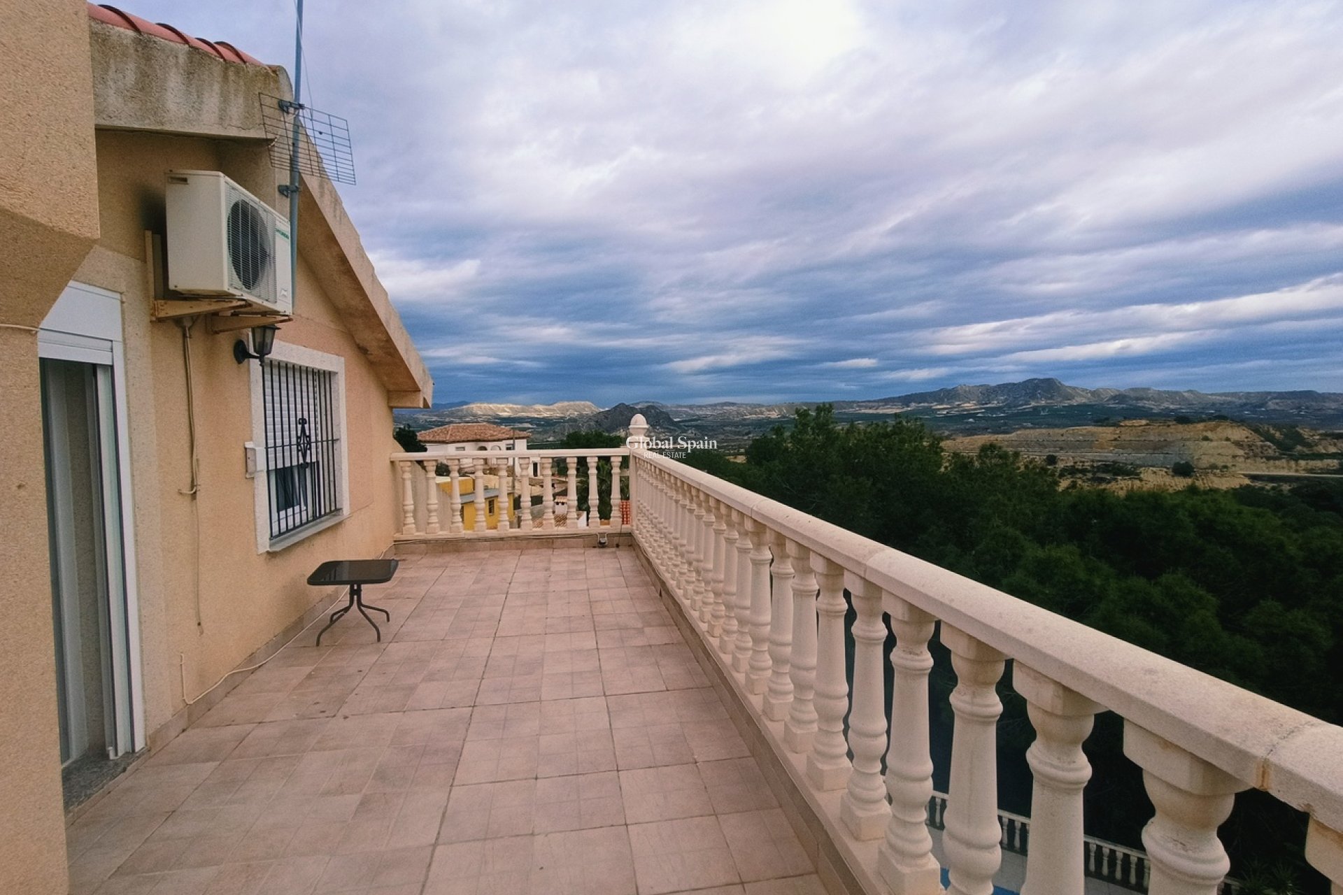 Odsprzedaż - WILLA  -
CAÑADAS DE SAN PEDRO - Inland