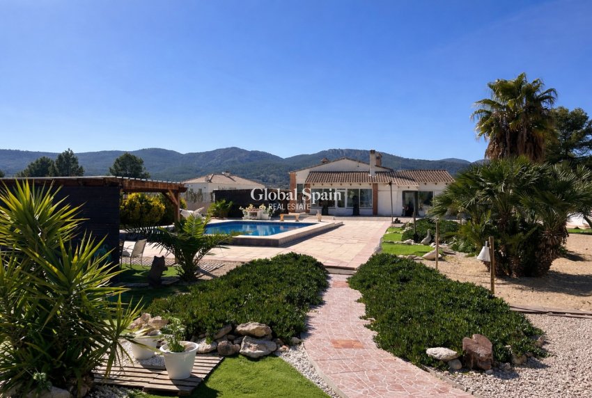 Odsprzedaż - WILLA  -
CASTALLA - Costa Blanca