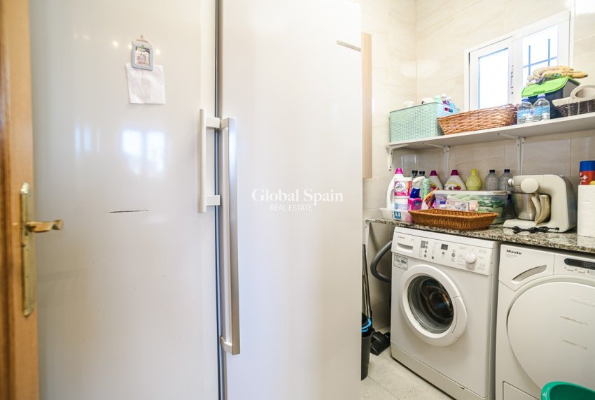 Odsprzedaż - WILLA  -
CATRAL - Catral