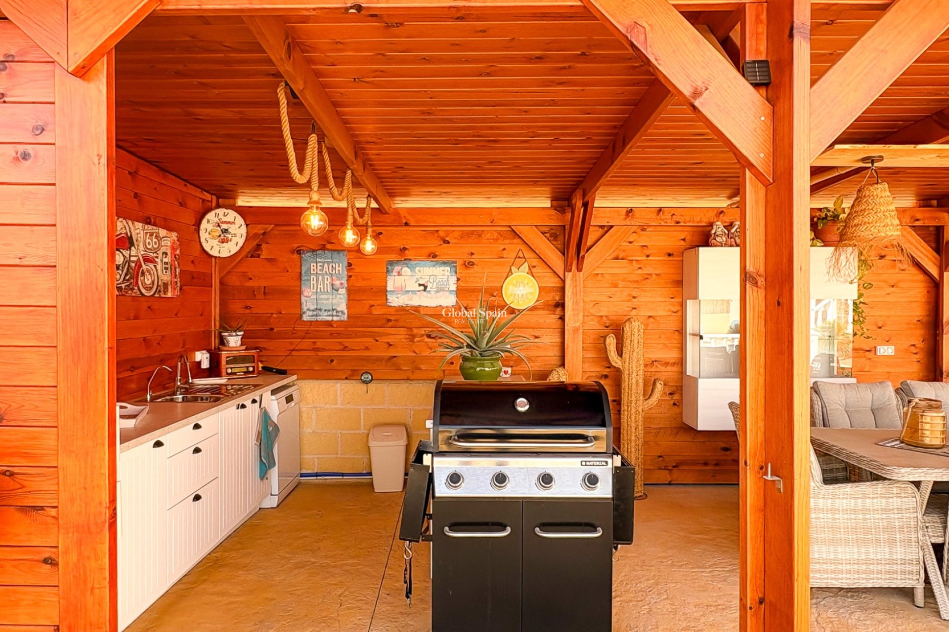 Odsprzedaż - WILLA  -
CATRAL - Catral