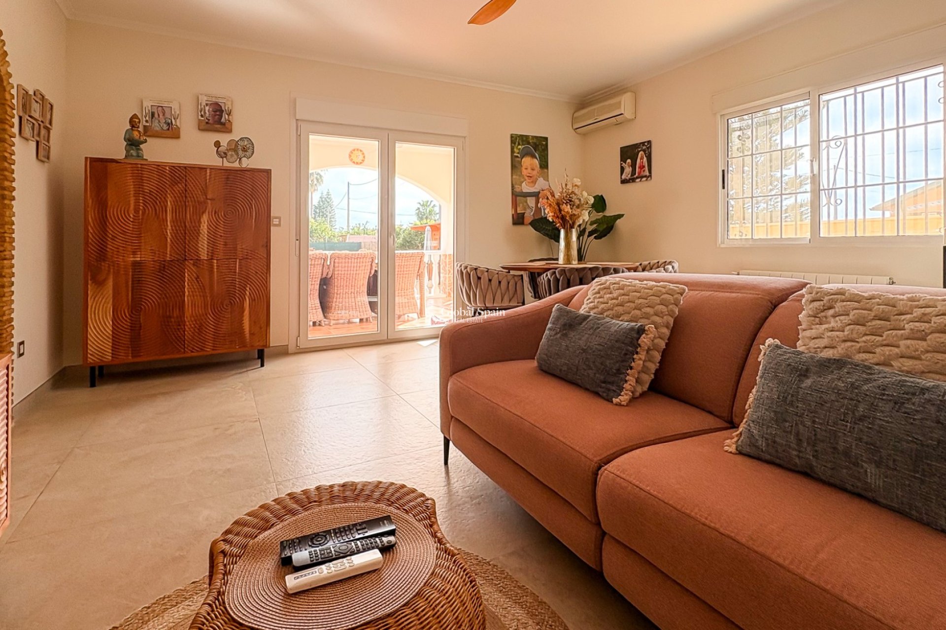 Odsprzedaż - WILLA  -
CATRAL - Catral