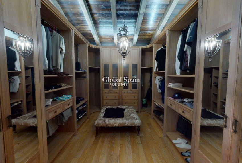 Odsprzedaż - WILLA  -
CATRAL - Costa Blanca