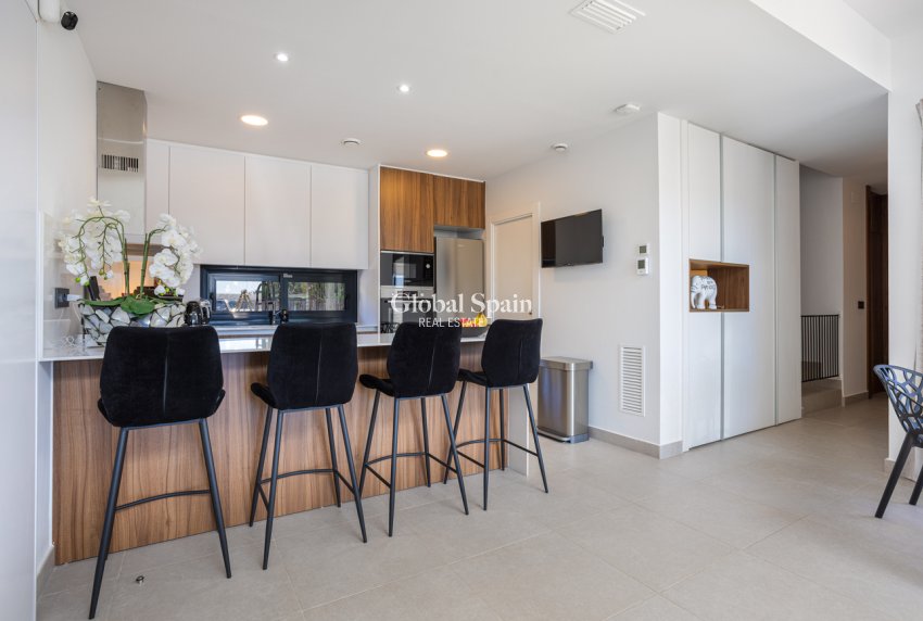 Odsprzedaż - WILLA  -
CIUDAD QUESADA - center