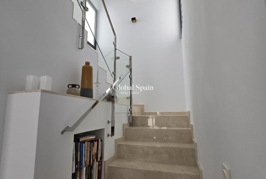 Odsprzedaż - WILLA  -
CIUDAD QUESADA