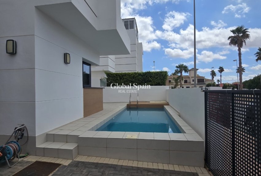 Odsprzedaż - WILLA  -
CIUDAD QUESADA