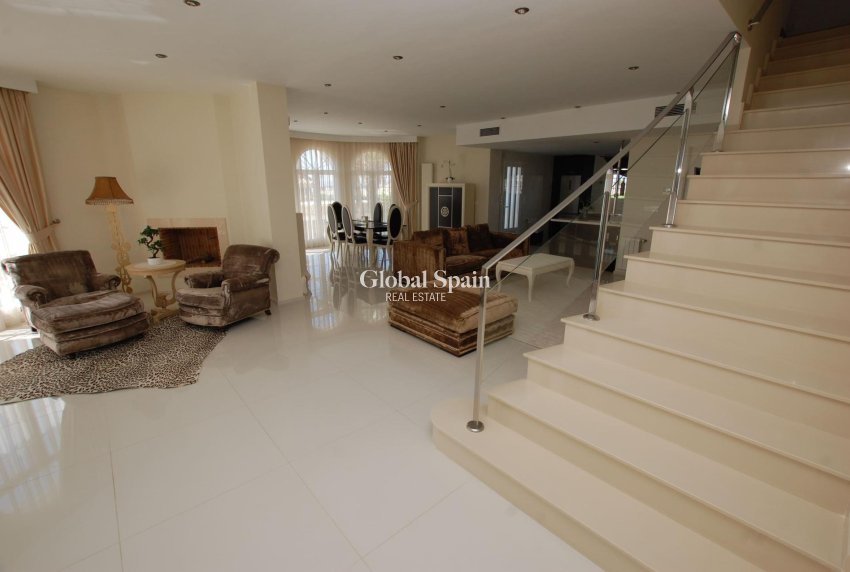 Odsprzedaż - WILLA  -
CIUDAD QUESADA