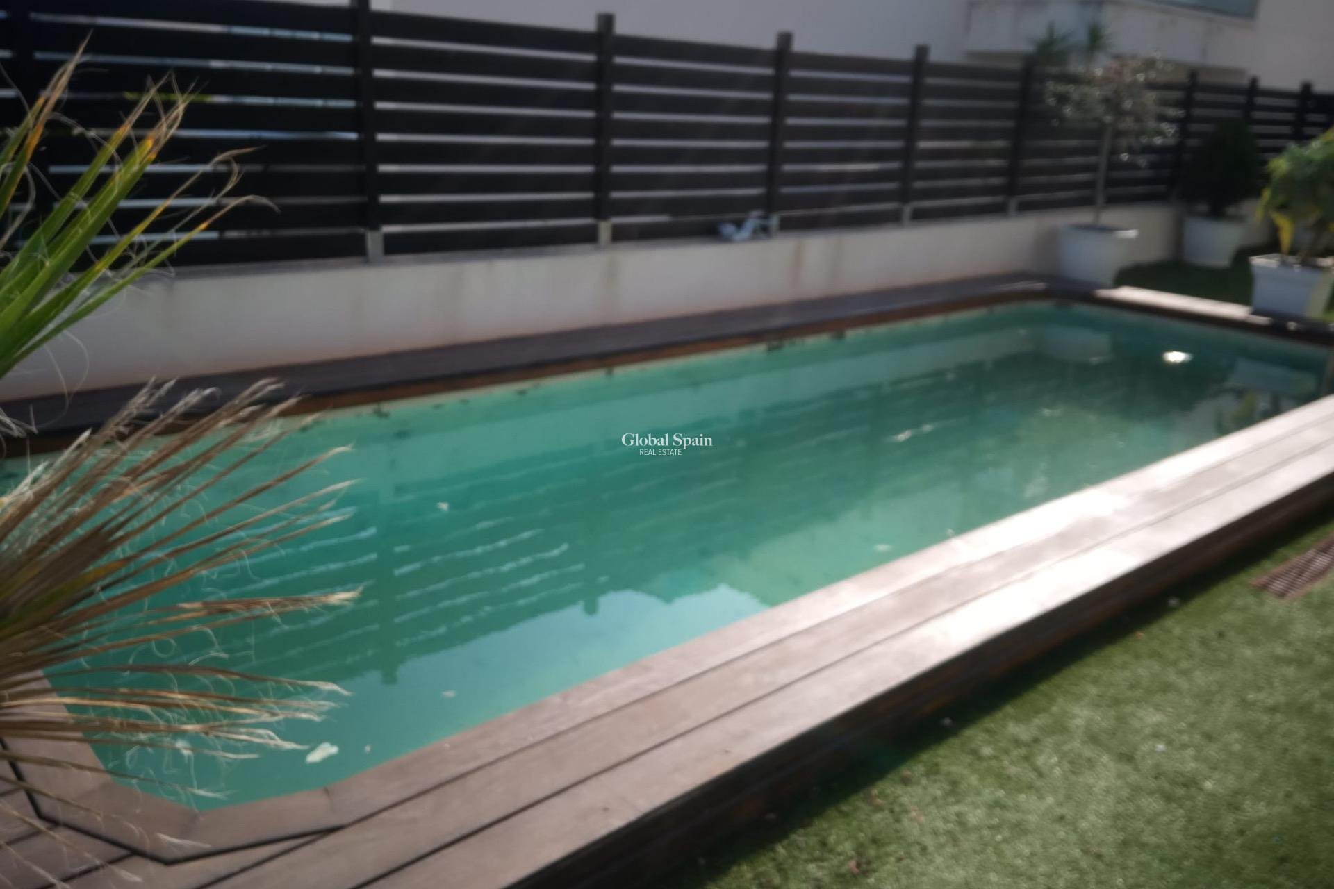 Odsprzedaż - WILLA  -
COX - Cox