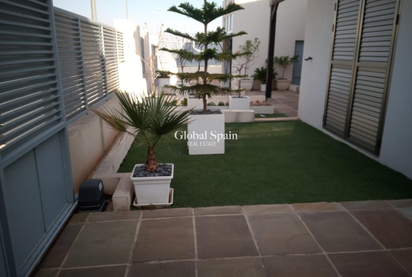 Odsprzedaż - WILLA  -
COX - Cox