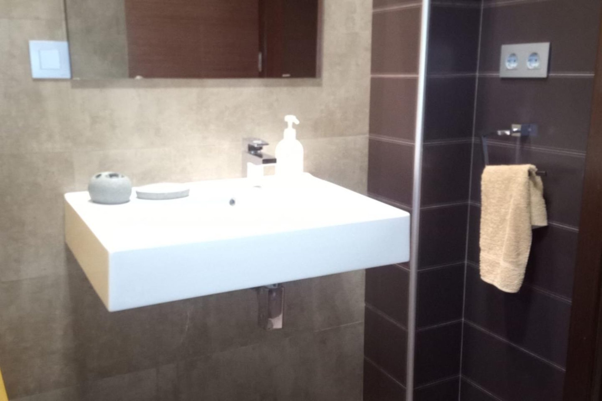 Odsprzedaż - WILLA  -
COX - Cox