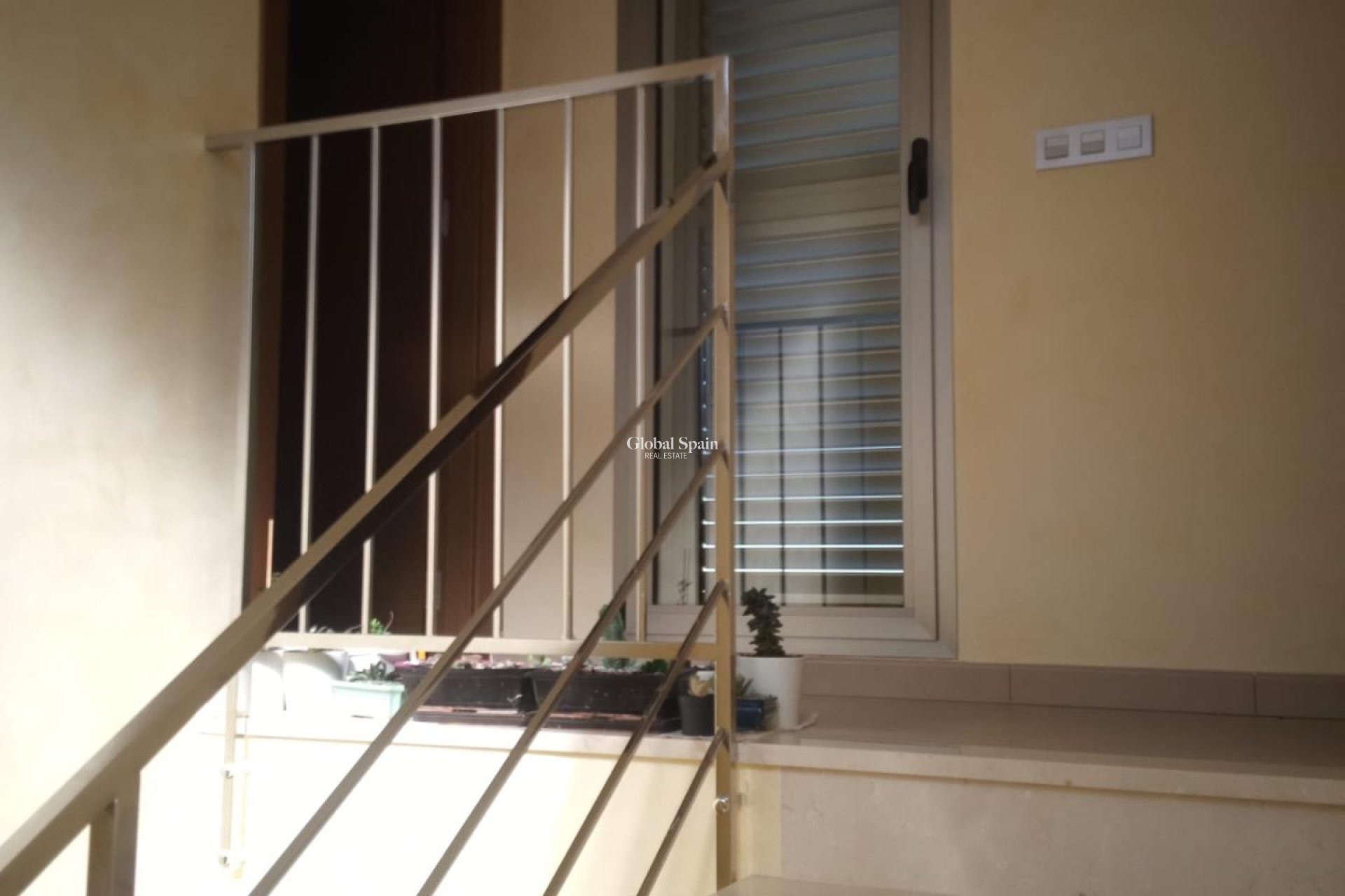 Odsprzedaż - WILLA  -
COX - Cox