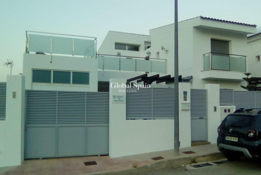 Odsprzedaż - WILLA  -
COX - Cox