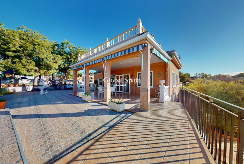 Odsprzedaż - WILLA  -
CREVILLENTE - Inland