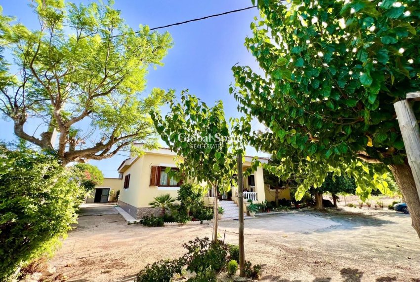 Odsprzedaż - WILLA  -
DAYA VIEJA - Costa Blanca Sur