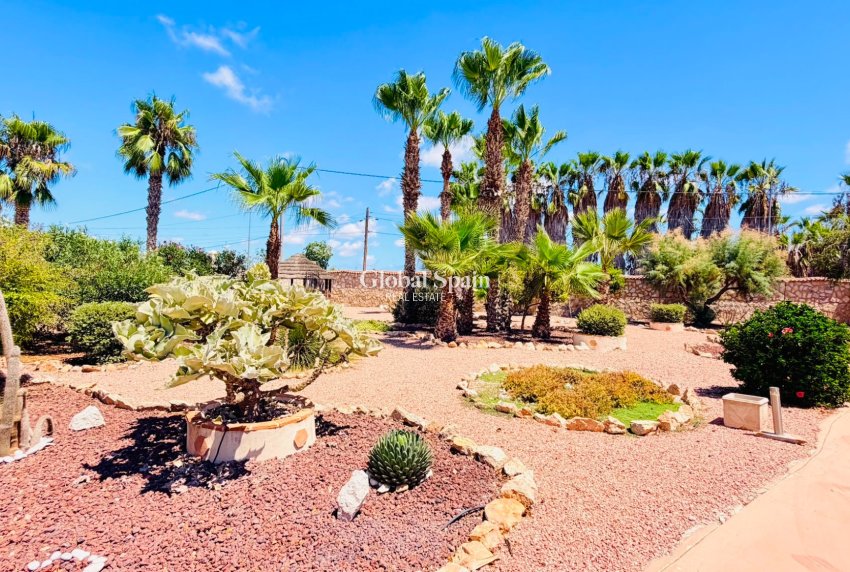 Odsprzedaż - WILLA  -
DAYA VIEJA - Costa Blanca