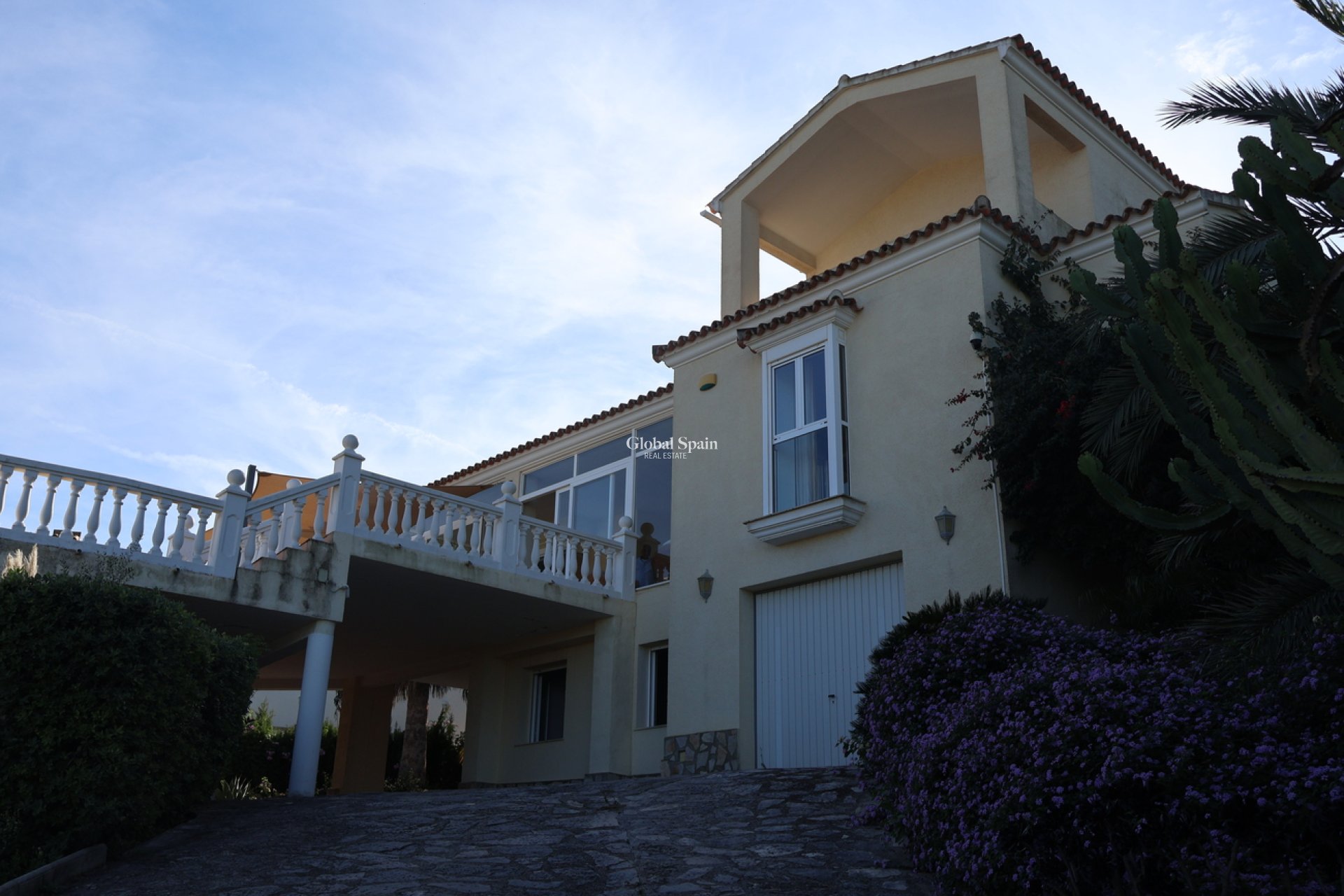 Odsprzedaż - WILLA  -
DENIA - Inland