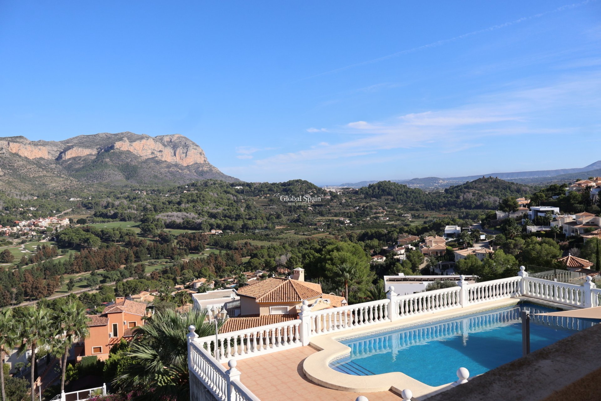 Odsprzedaż - WILLA  -
DENIA - Inland