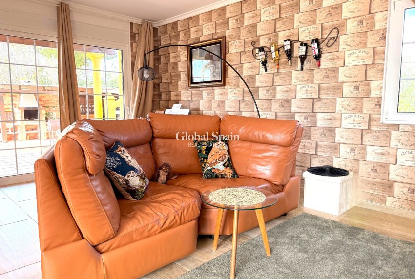 Odsprzedaż - WILLA  -
DENIA - Les Marines - Las Marinas