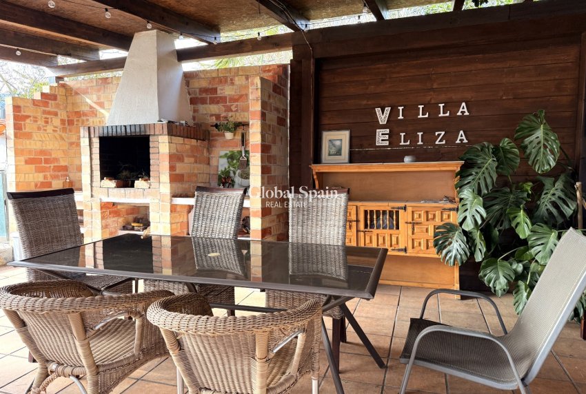 Odsprzedaż - WILLA  -
DENIA - Les Marines - Las Marinas