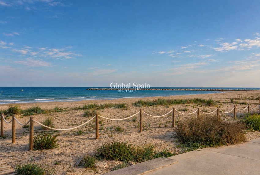 Odsprzedaż - WILLA  -
DENIA - Les Marines - Las Marinas