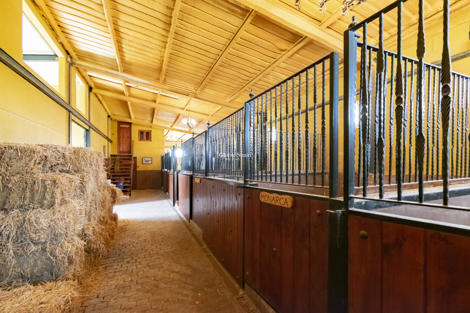 Odsprzedaż - WILLA  -
EL BEAL - Inland