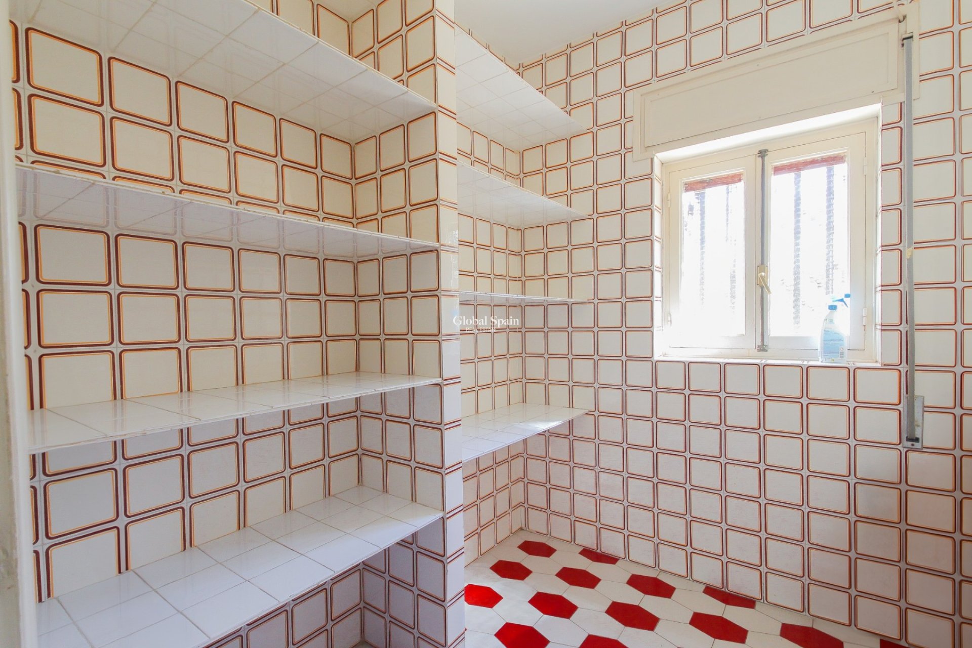 Odsprzedaż - WILLA  -
EL CAMPELLO - Costa Blanca