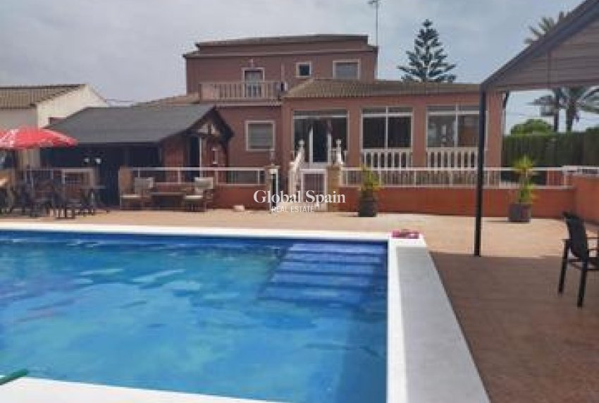 Odsprzedaż - WILLA  -
ELCHE - Costa Blanca