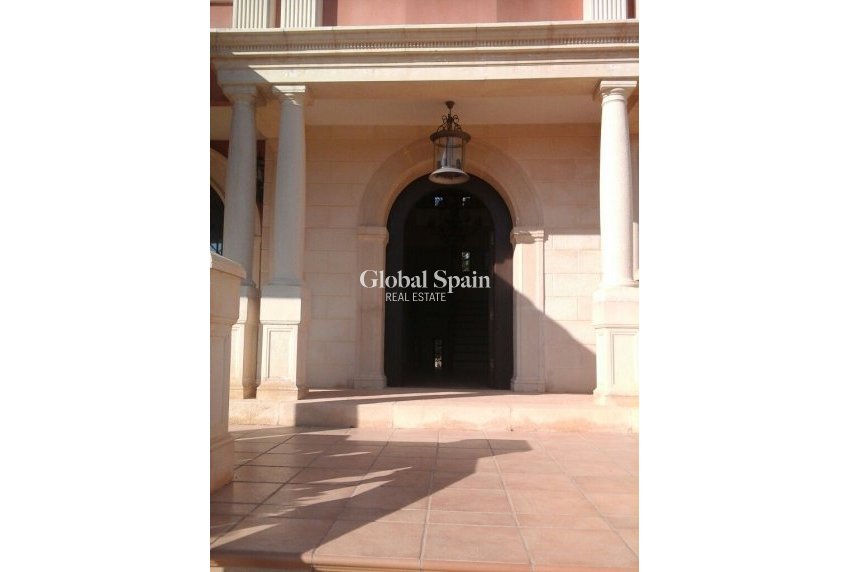 Odsprzedaż - WILLA  -
ELCHE - Costa Blanca