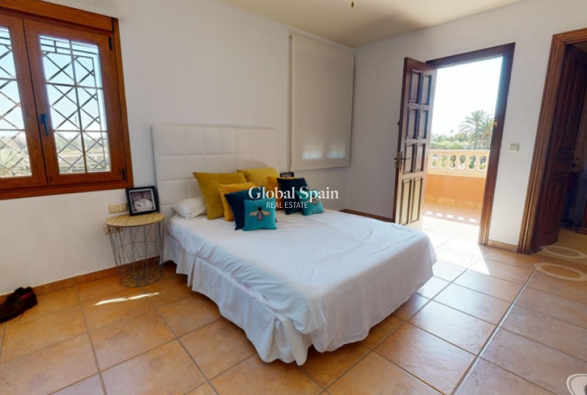 Odsprzedaż - WILLA  -
ELCHE - Costa Blanca