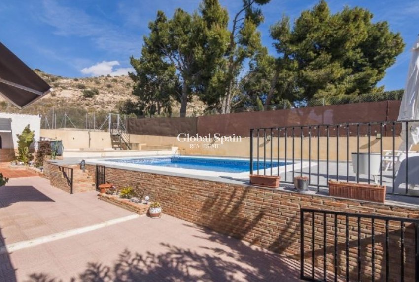 Odsprzedaż - WILLA  -
ELCHE - Costa Blanca
