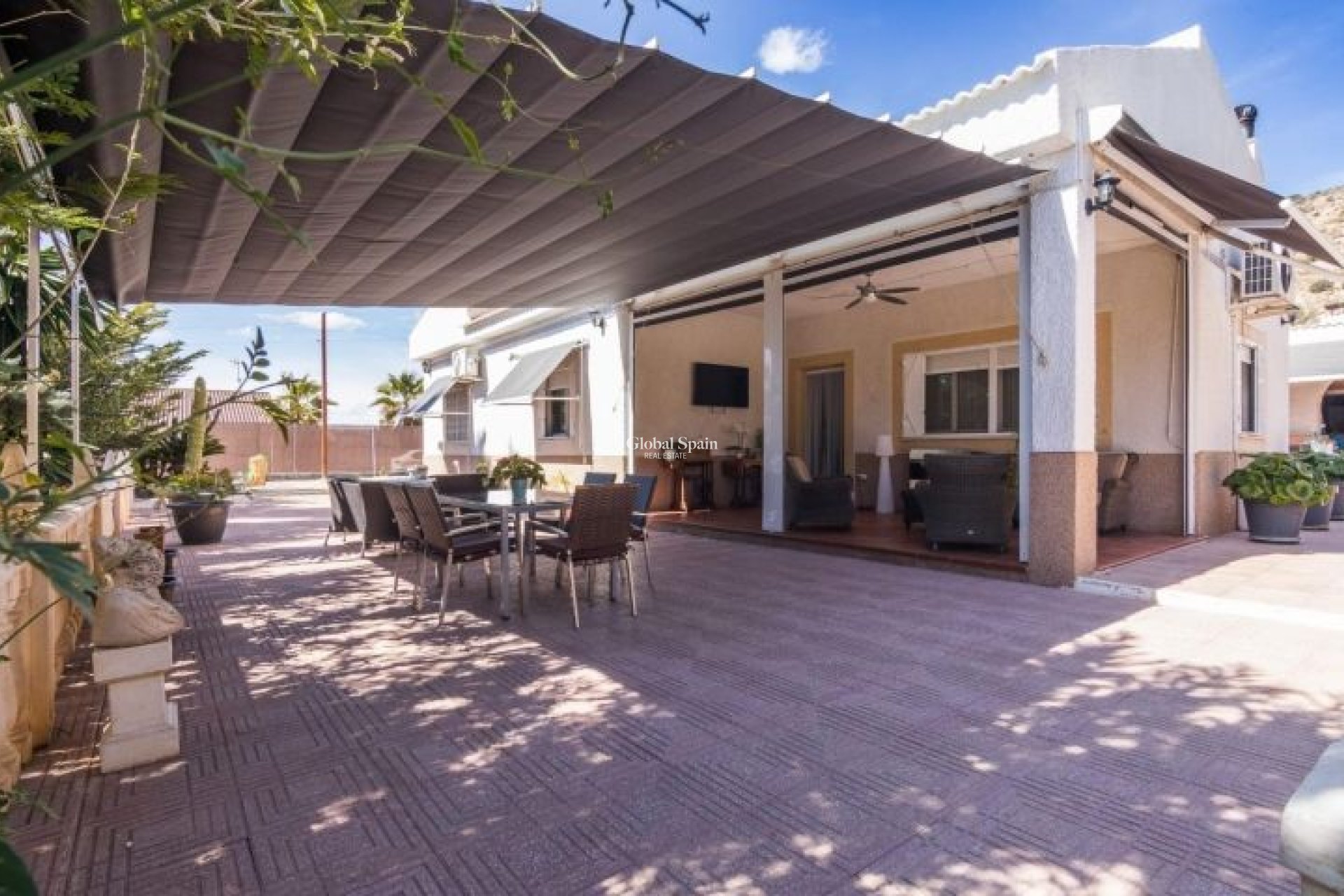 Odsprzedaż - WILLA  -
ELCHE - Costa Blanca