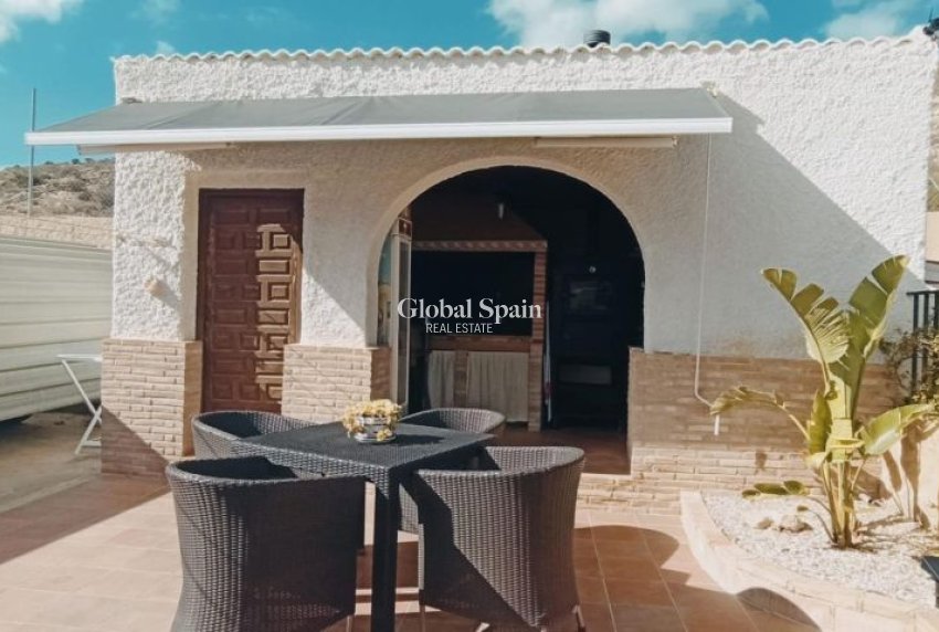 Odsprzedaż - WILLA  -
ELCHE - Costa Blanca