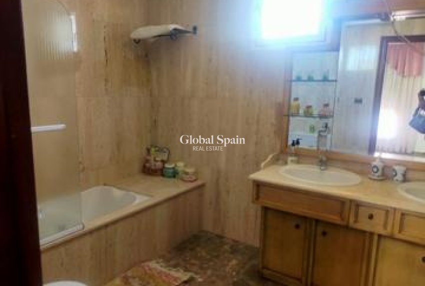 Odsprzedaż - WILLA  -
ELCHE - Costa Blanca