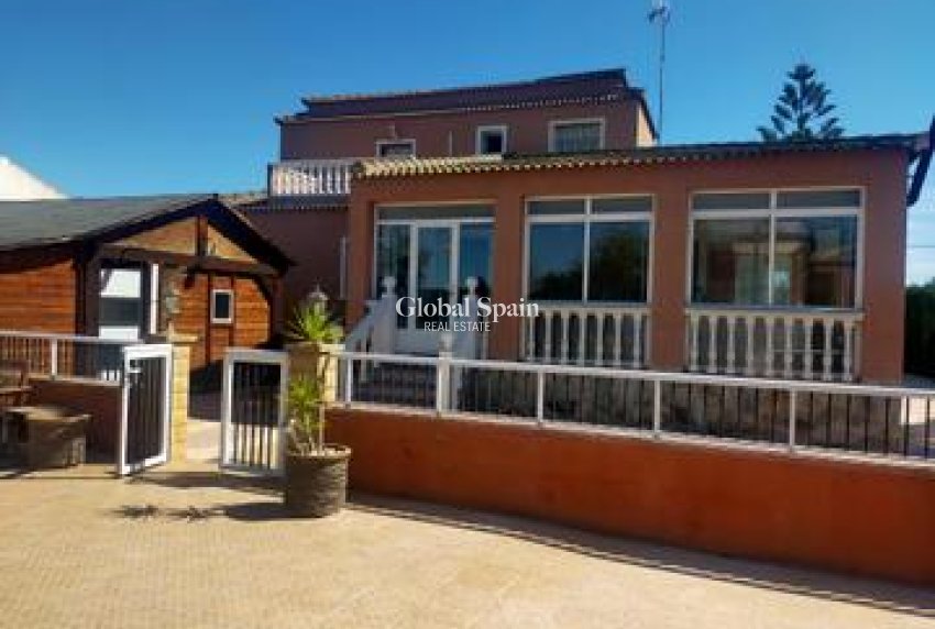 Odsprzedaż - WILLA  -
ELCHE - Costa Blanca