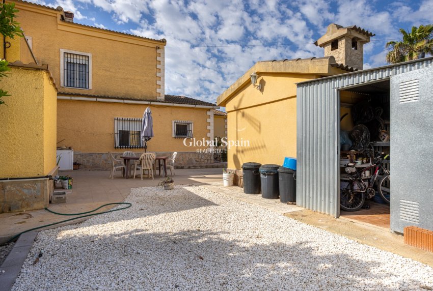 Odsprzedaż - WILLA  -
ELCHE - Costa Blanca