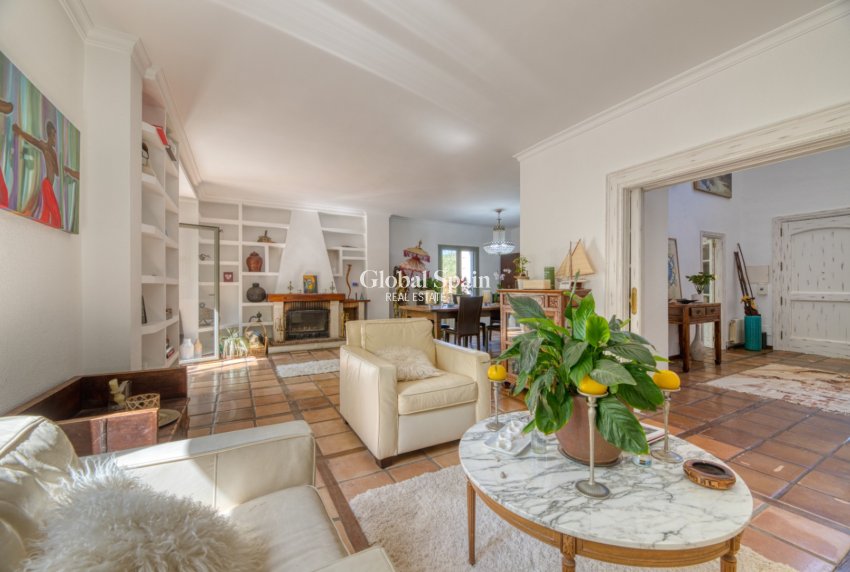 Odsprzedaż - WILLA  -
ESPORLES - Mallorca