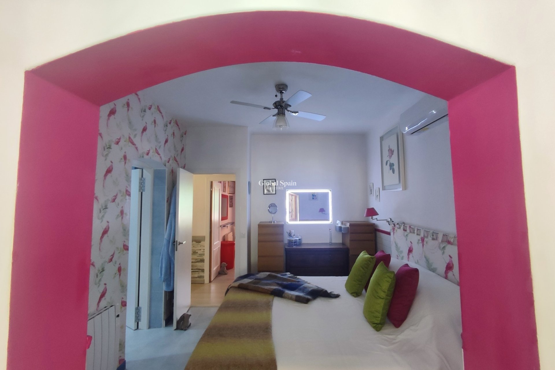 Odsprzedaż - WILLA  -
GEA Y TRUYOLS - Inland