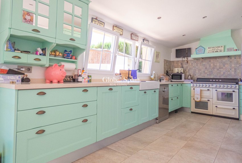 Odsprzedaż - WILLA  -
HEREDADES - Costa Blanca