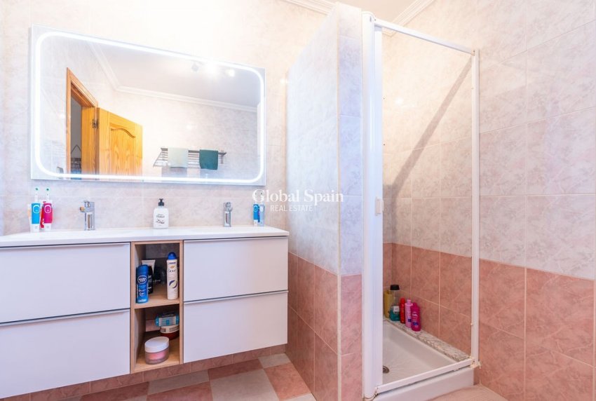 Odsprzedaż - WILLA  -
HONDÓN DE LAS NIEVES - Inland