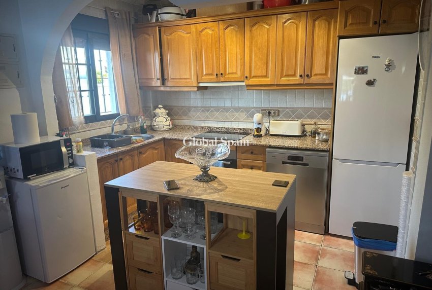 Odsprzedaż - WILLA  -
HONDÓN DE LAS NIEVES - Inland