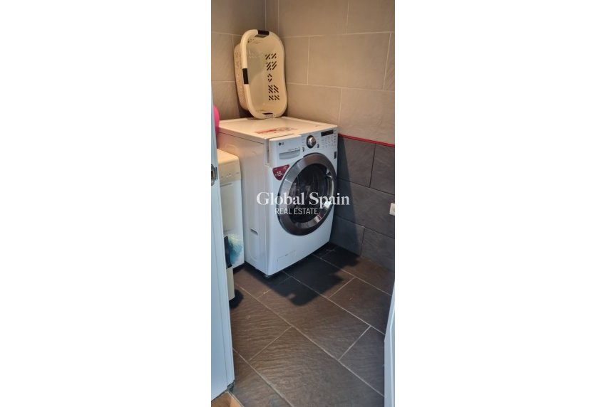 Odsprzedaż - WILLA  -
HONDÓN DE LOS FRAILES - Inland