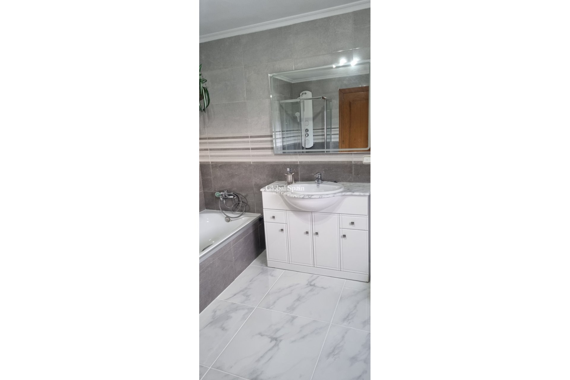 Odsprzedaż - WILLA  -
HONDÓN DE LOS FRAILES - Inland